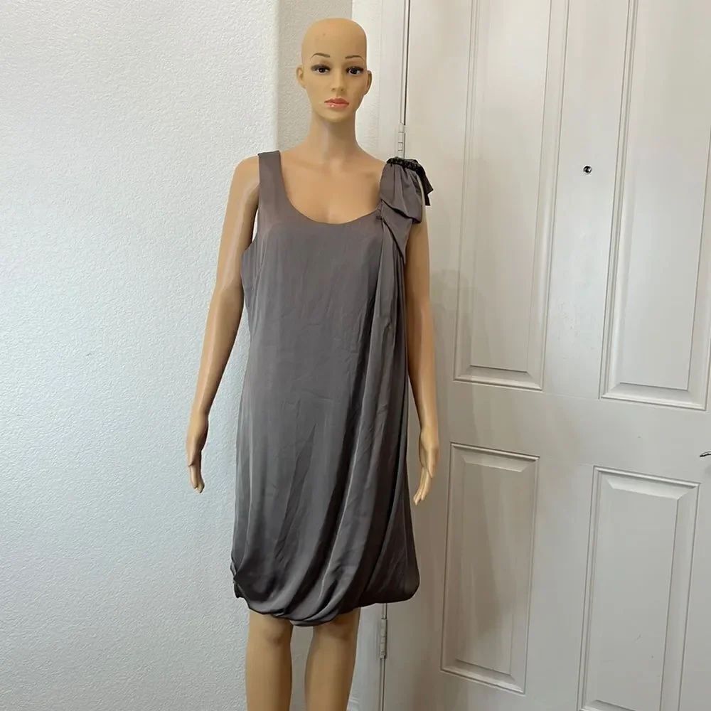 H&M Dress Sz 12 Scoop Neck Sleeveless Brown Black Beaded Shoulder Pleated Midi
